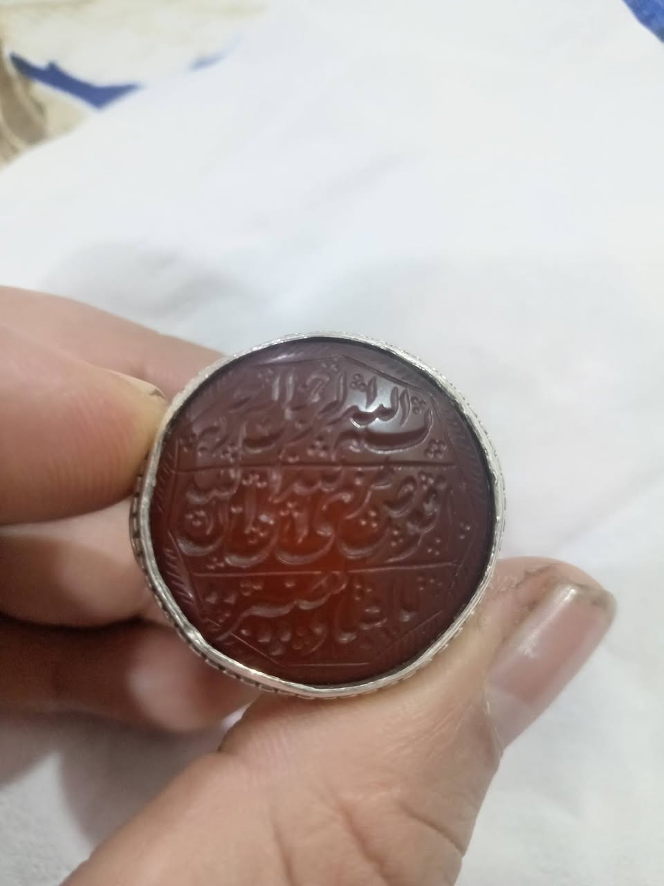 عقيق يماني. مخطوط
صياغه سلجوقيه قديمه 
***********واتساب او خاص 
محبس ضخم وروعه
