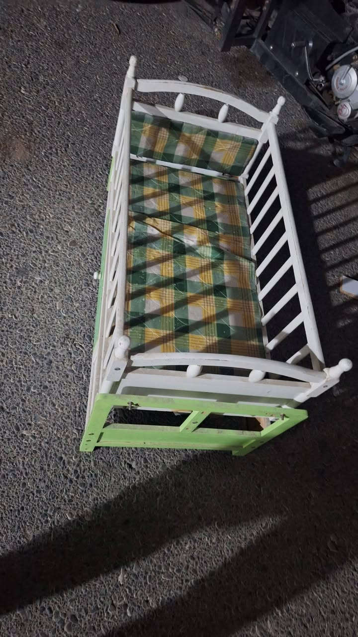 تخت هزاز للاطفال٣٠ الف مكان هفالان ***********
