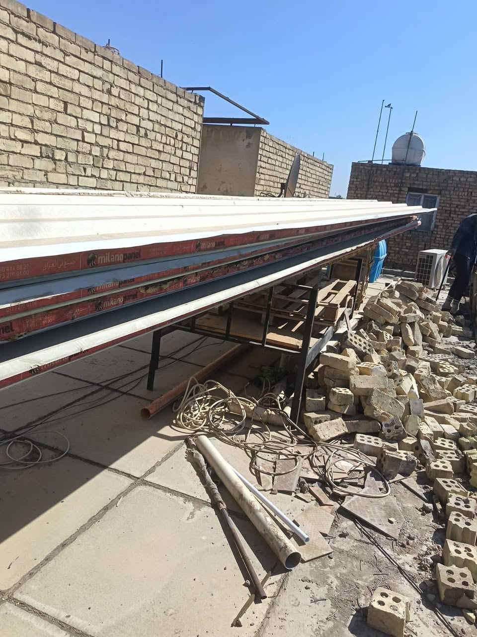 ساندوش للبيع  العدد 4 الطول 10 أمتار وعندي بواري شخاط مالتهن سعر المتر ٨الاف العنوان بغداد حي العامل ***********
