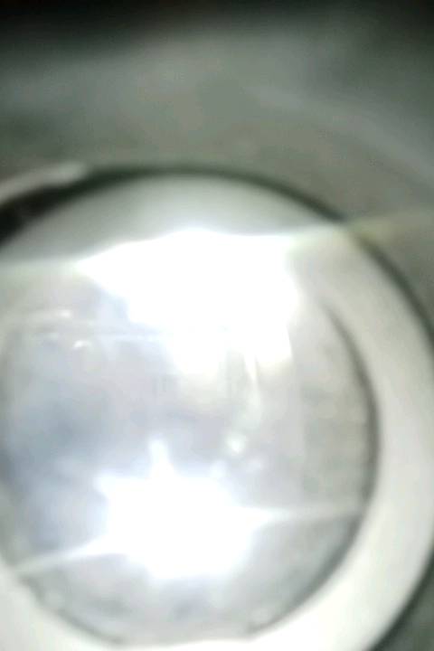 هذه نظارة VR Box ثلاثية الأبعاد، بحالة جيدة جداً وتستخدم لمشاهدة الأفلام والألعاب بتقنية الواقع الافتراضي بواسطة الهاتف الذكي. سهلة الاستخدام والتوصيل. مثالية لمحبي التكنولوجيا والترفيه الرقمي.