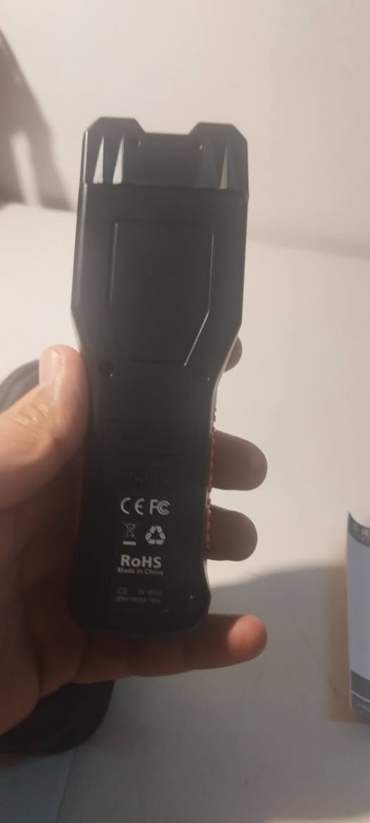 جهاز قياس الرطوبة الرقمي FUYI، جهاز قياس رطوبة الخشب، مزود بـ 7 أوضاع وإضاءة خلفية LCD ووظيفة تثبيت البيانات، مناسب للأخشاب والنباتات والأسمنت، نطاق القياس من 0.0% إلى 60.0%
بفضل الأداء المستقر والاستجابة السريعة، فهو موثوق به للمقاولين والنجارين وأصحاب المنازل لقياس نسبة الماء الموجودة في معظم أنواع الخشب والخيزران والورق وما إلى ذلك.
يأتي مع 7 أوضاع لقياس رطوبة 7 أنواع من المواد.
يأتي مزودًا بلوحة معايرة ووظيفة معايرة يدوية للكشف عن حالة عمل مقياس الرطوبة.
يمكن قياس درجة حرارة البيئة بوحدتي قياس درجة الحرارة (℃ و ℉).
المسبار محمي جيدًا بغطاء بلاستيكي، وليس من السهل إتلافه


**إذا كنت صاحب هذا الإعلان وتريد حذفه لأي سبب، رجاءا أرسل رسالة إلى الدعم الفني**