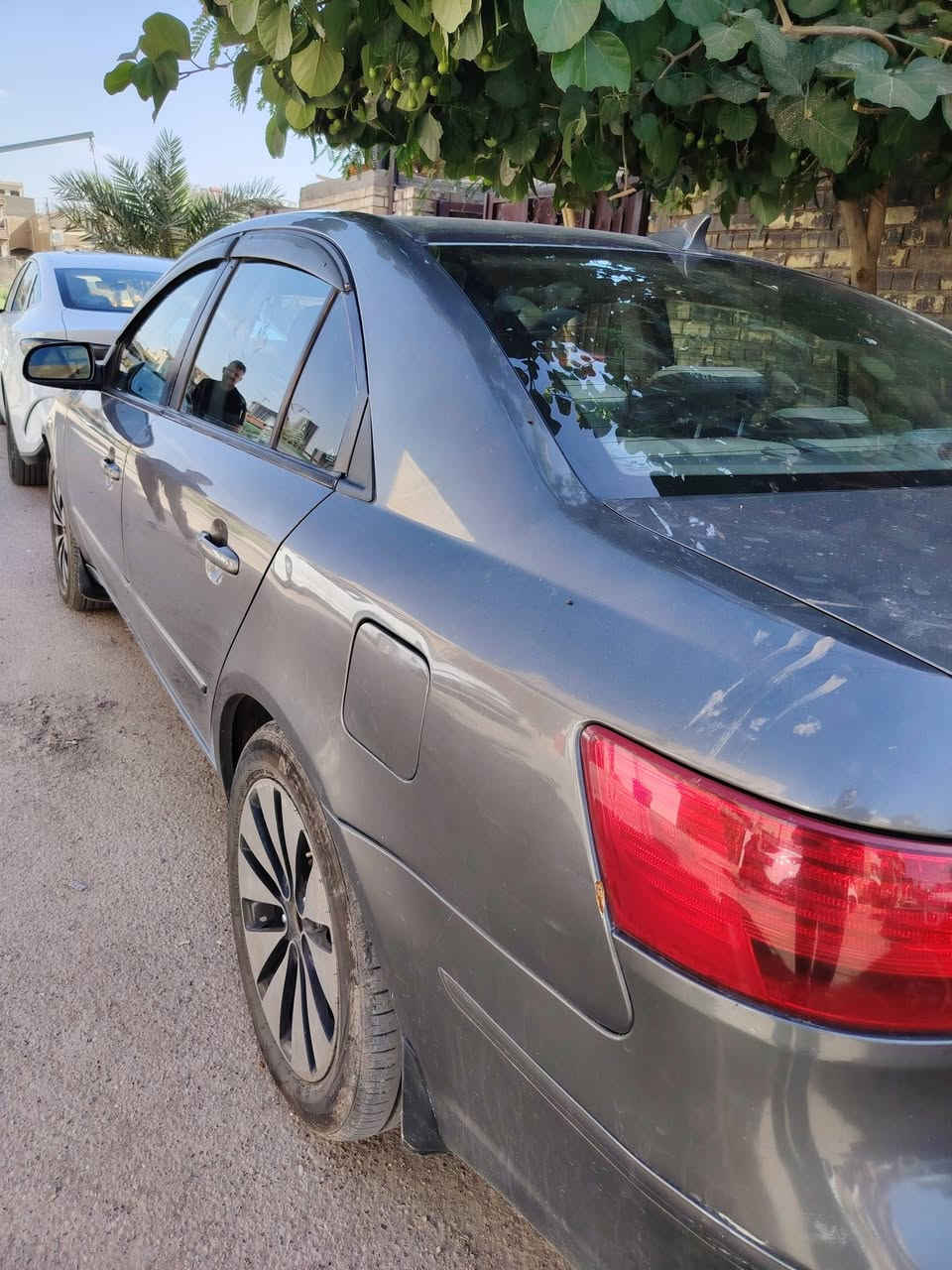 السلام عليكم سوناتا موديل2010  رقم شمالي هزه جديده  كير محرك نضيفات تبريد شغال تخم تاير جديد السعر 90ورقه العنوان الزعفرانيه ***********
