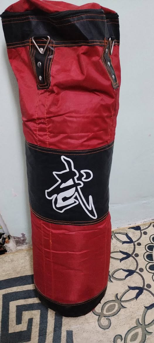 السلام عليكم اغراض ملاكمه جيس وكفوف وجنكال وزنجيل استخدمته 5 ايام وسعره 30 الف بي مجال  للتواصل ***********
