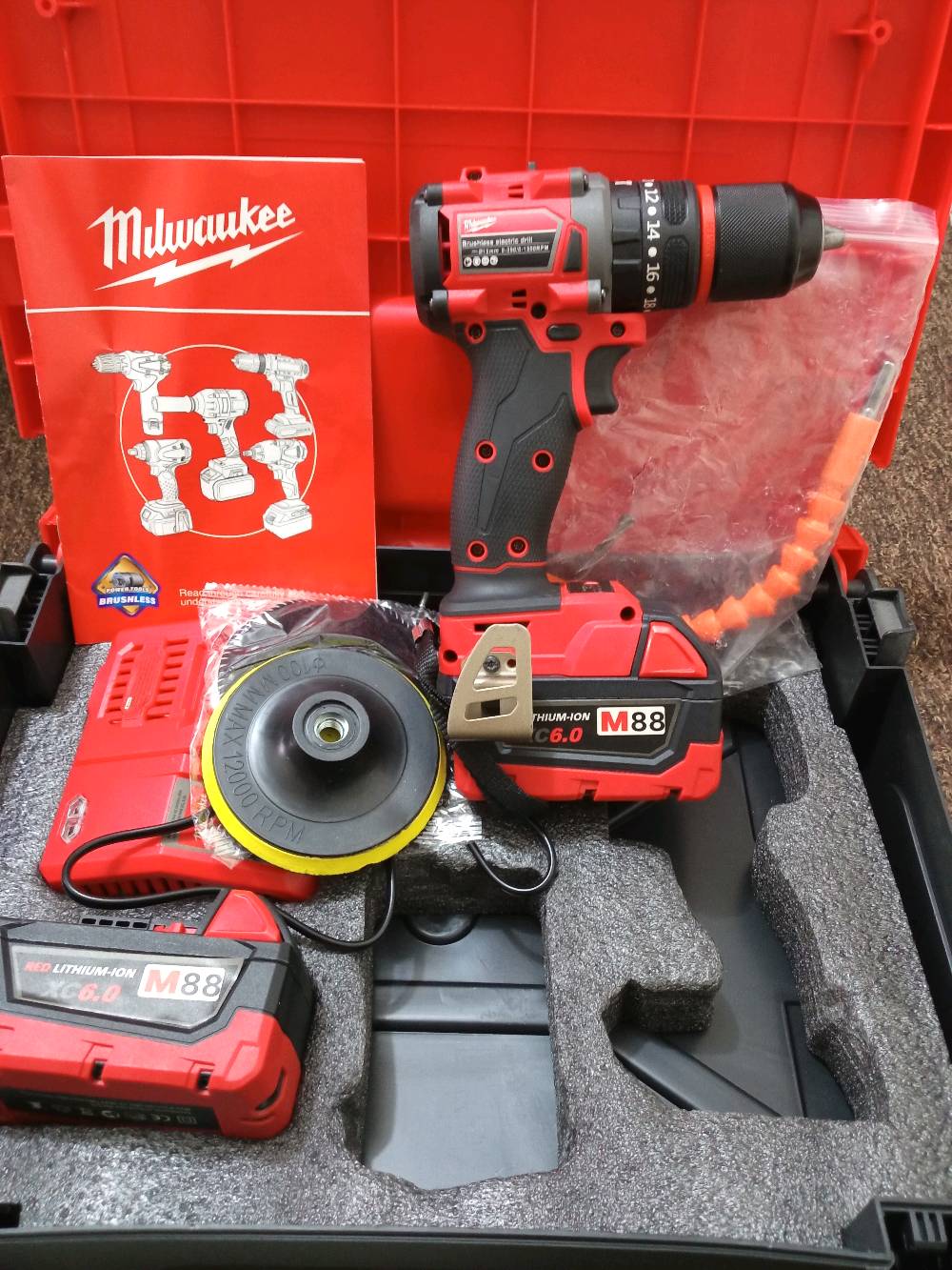 عدة دريل كهربائي من ماركة ميلووكي، موديل M88 بقوة 88V بتقنية اللاسلكي بدون فحمات. تحتوي العدة على بطاريتين بقدرة 6.0Ah وشاحن سريع، وحافظة بلاستيك متينة للحفظ والنقل. مثالية للأعمال المنزلية والمشاريع الاحترافية. العدة جديدة ولم تُستخدم مطلقاً.