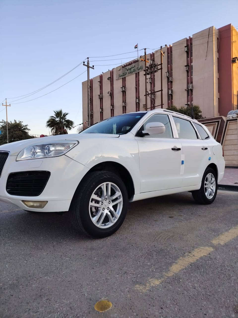 السلام عليكم هوتاي صيني موديل  2014  سياره كفاله من صبغ والضربه جاهزه محرك وكير كامري حديث  2400 حجم المحرك تبريد تدفئه شغال تخم تاير جديد كهربائيات شغاله  رقم بغداد نكليزي تحويل مباشر  حداديه جديده  السياره جاهزه ومال جاني السعر 72 وبيه مجال للاتصال ***********  مكاني كربلاء
