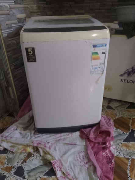 السلام عليكم
غساله للبيع 12 كيلو تغسل+ وتشطف+ وتنشف 
استخدام شهر اخت الجديده 😍
السعر 160 وبيه مجال حك الجيه
العنران الرمادي التاميم 
تواصل +*********** ولخاص
