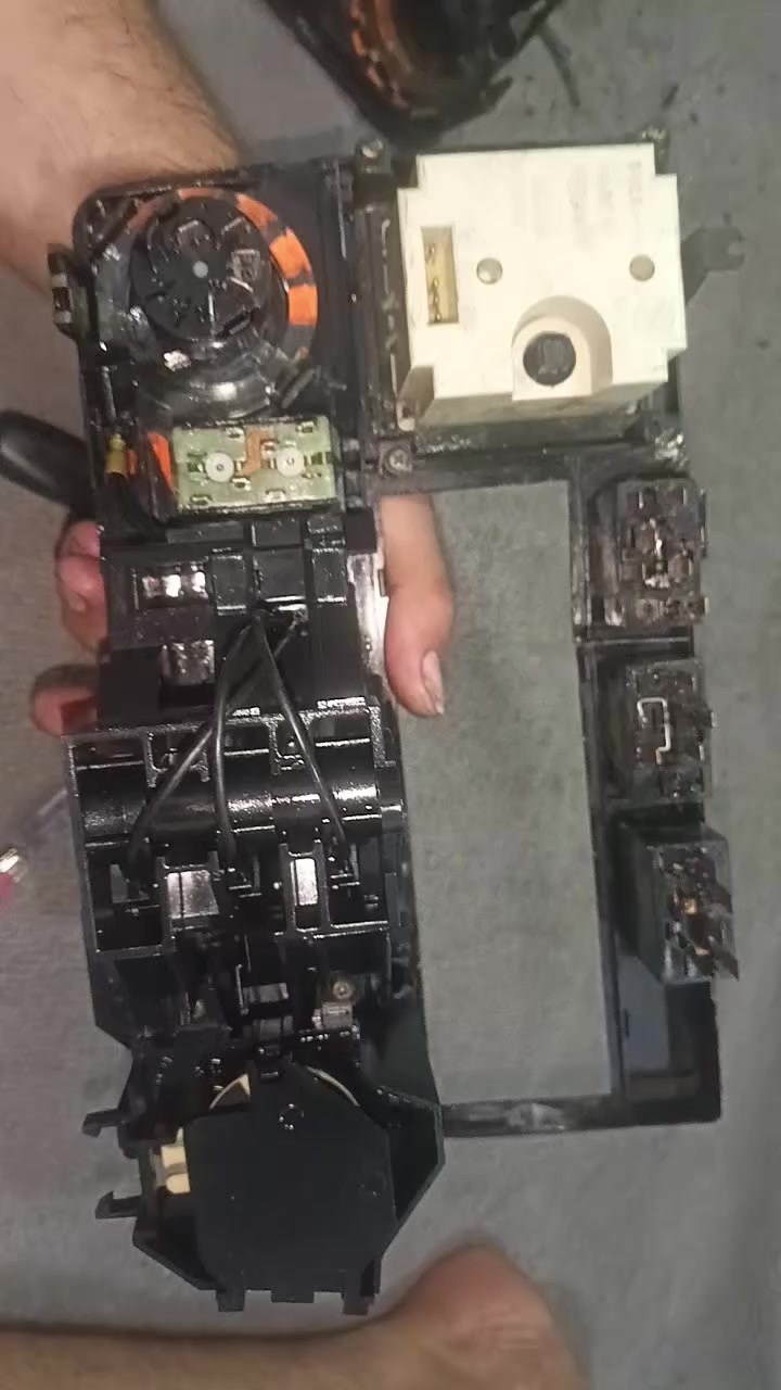 سلامو علیکم اخۆانی لل بیع مع احترامی دشبول کاملە🤍


**إذا كنت صاحب هذا الإعلان وتريد حذفه لأي سبب، رجاءا أرسل رسالة إلى الدعم الفني**