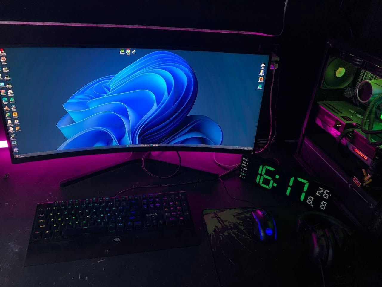 السلام عليكم
تجميعة للبيع 
R9 5900x 
ram 64 
m.2 512 g4
hdd1t
rtx 4080 super 16 
x570 
360 ml

 شاشة شاومي
34
144hz
2k
Curve 1500
Ultra wide
كيبورد ريد دراغون 
موس ريد دراغون 
يو بي اس 1500 
السعر خاص .


**إذا كنت صاحب هذا الإعلان وتريد حذفه لأي سبب، رجاءا أرسل رسالة إلى الدعم الفني**