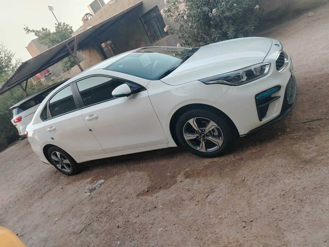 سلام عليكم كيا سيراتو 21 خليجي ١٦٠٠ الجاملغ الخلفي صبغ ولباقي كفاله ماشيه ٦٠ نص فول رقم بغداد بسمي مكان الرميثه ***********
