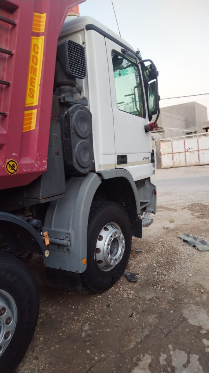 سلام عليكم اكتروز موديل 2006رقم بغداد تلث لوحات ***********
