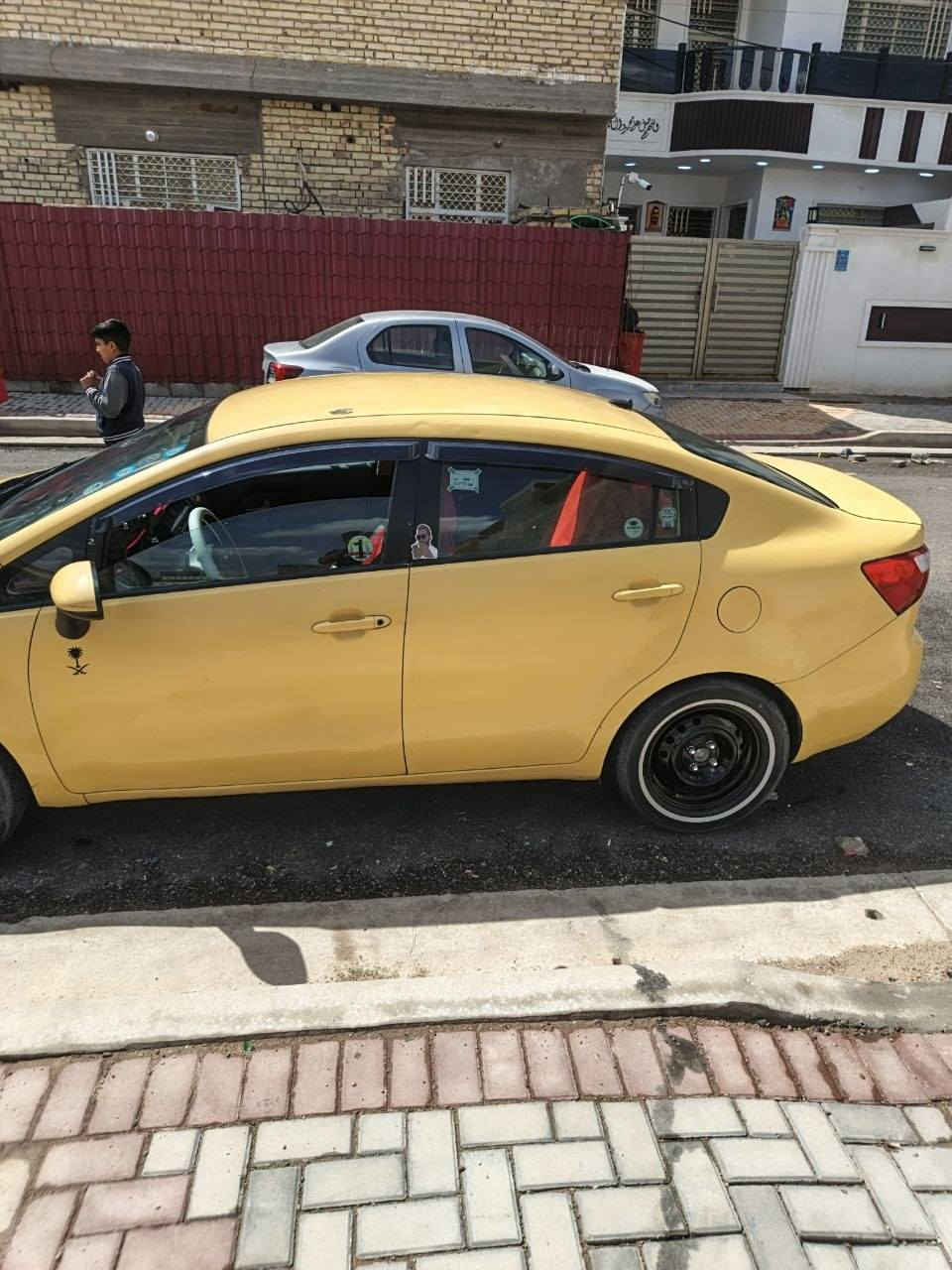 السلام عليكم كيا ريو موديل 2013 وارد امريكي ضربتهة بجم واصلا للشاصي شي قليل كلش طابوكة جديدة  تخم تاير السيارة جاهزة كبل للشارع تبريد خير من صدر جديد  الله بسمي السيارة ثاني يوم احول عارضه 75 وبيه مجال قليل رقم الهاتف ***********
