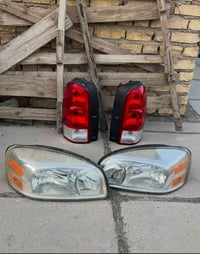 من رخصة الأدمن المحترم السلام عليكم للبيع زوج لايتات بلاندر اصلي تفصيخ...