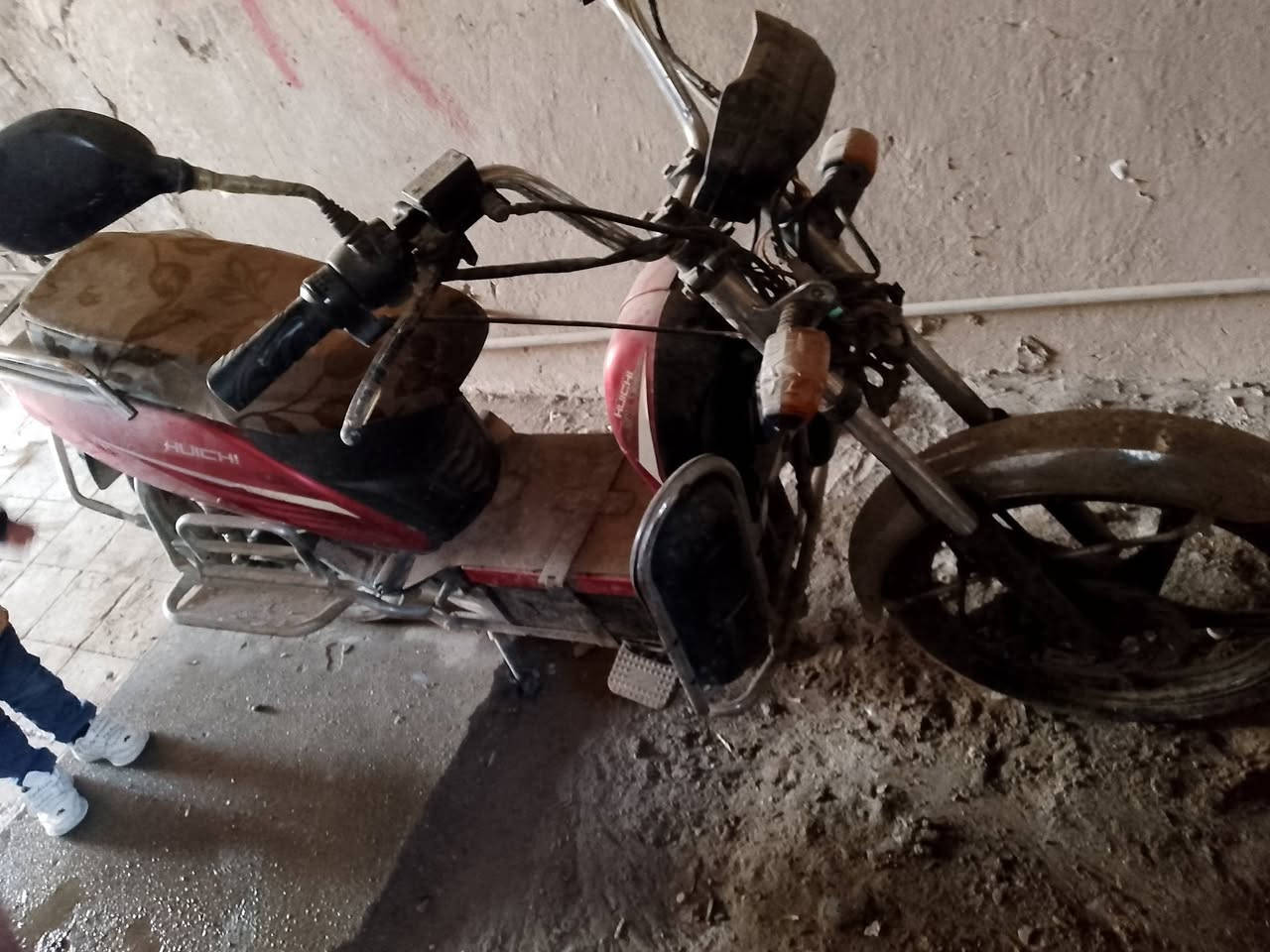 باسكل شحن بدون بطاريات نضيف حيل وشغال. سعره ١٧٥ الف الرمادي ٥ كيلو. ***********
