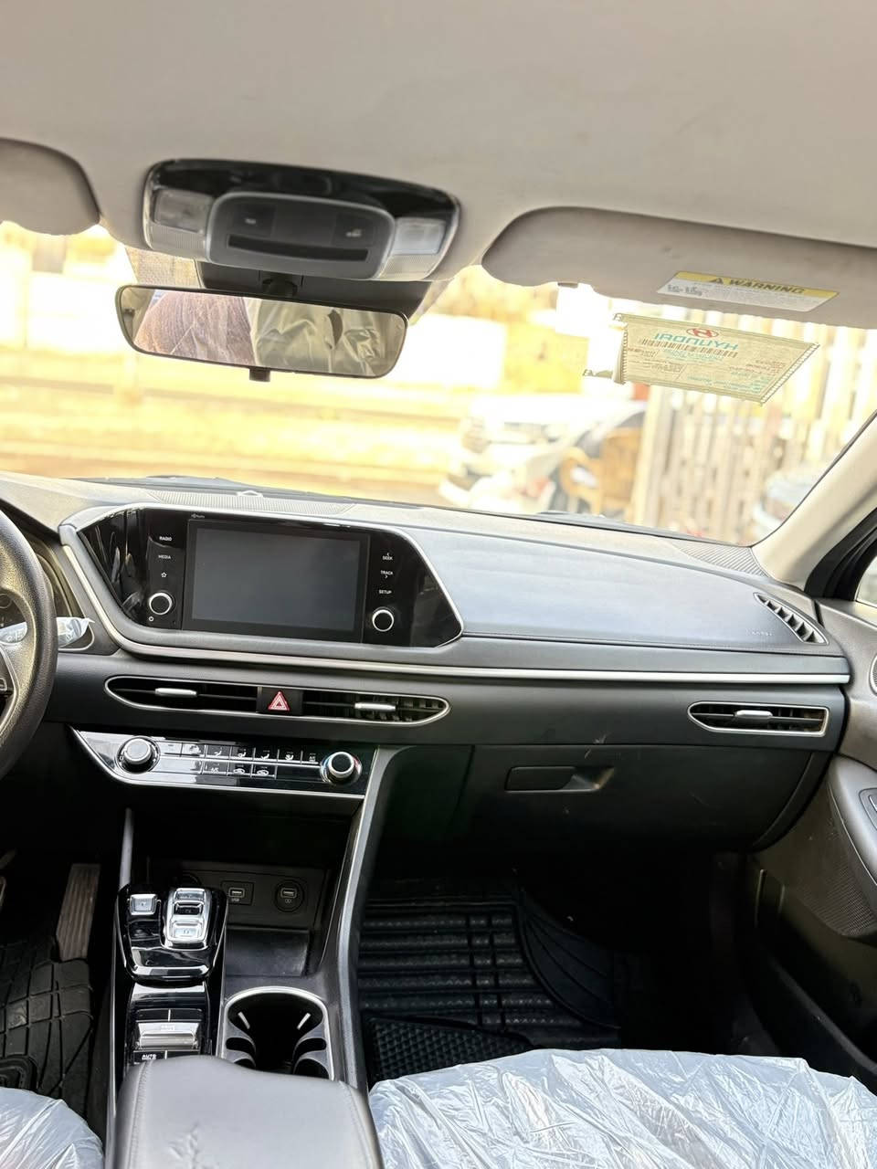 السلام عليكم
بيع مستعجل  
    سوناتا 
موديل 2022
بيها ضرر جاملغ وبنيد 
اما با قي السياره كفاله 
كير مكينه حداديه كفاله 
كير دكم 
مكينه 2,400 
 الرقم مو ياها يبدل اثناء التحويل 
السعر 135$  قفل 
لتواصل ***********
العنوان بغداد الجديده
