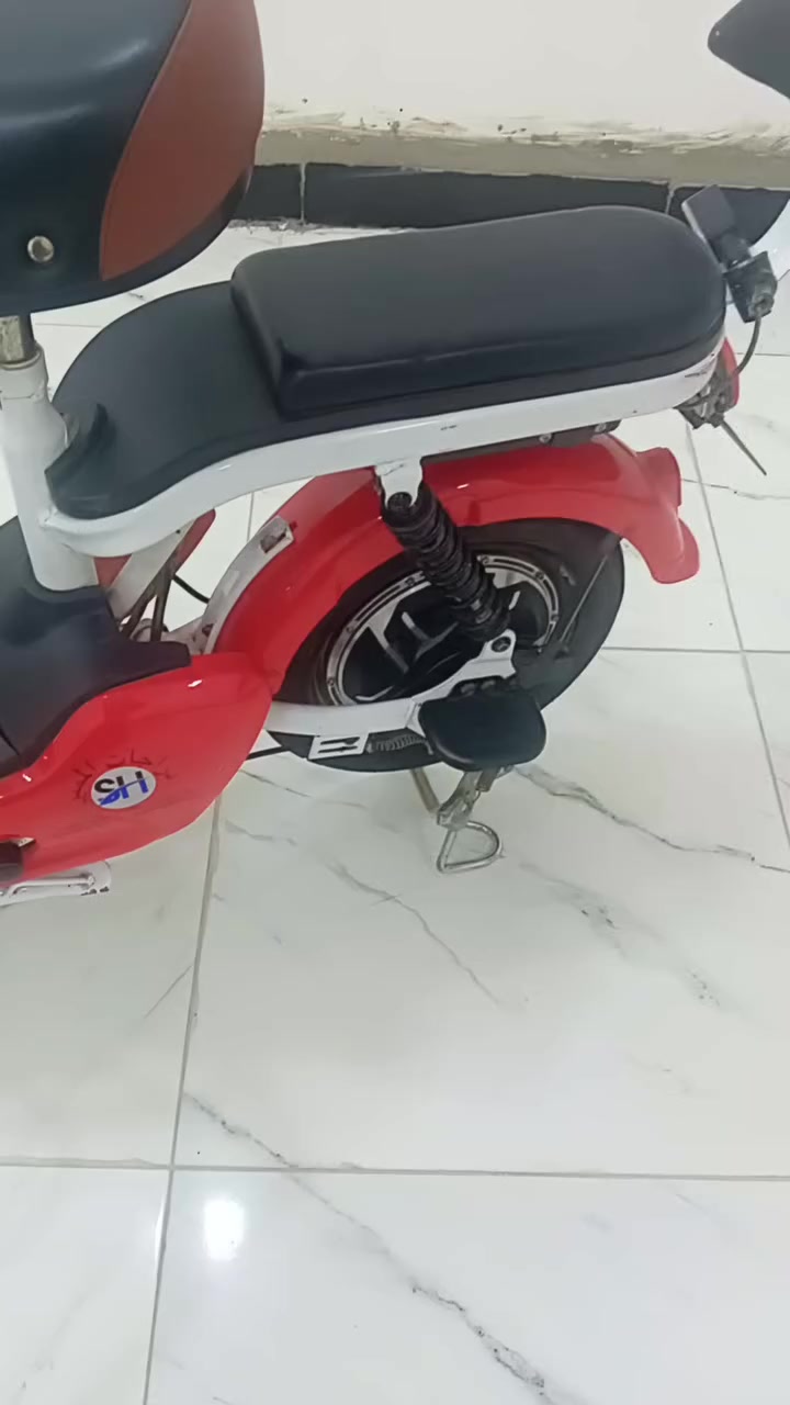 من رخصة صاحب البيج  دراجه شحن لون راقي جدآ الدراجه جديده  وكفاله عامه شاحنه مالتها وياها سعر 250 قفل بدون عمله مكاني بغداد اليوسفيه عل خاص موجود وعل وتساب هاذا رقمي *********** وبل خدمه
