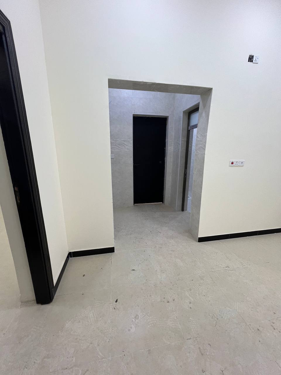 🏛️ بيت للايجار  🏛️
في الجمعيات بناء حديث ديلوكس

يحتوي غرفتين منام صاله مطبخ

صحيات استقبال كراج موقع ممتاز

سعر الايجار 850 الف
***********
