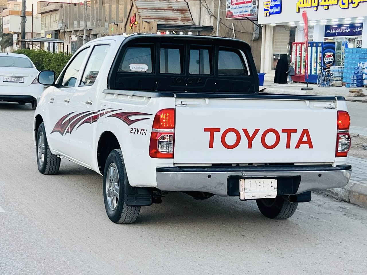 السلام عليكم تيوته 2014 الكويتي اوتماتيك السياره جديده مكينه كير حداديه تخم تاير تبريد كله شرط بيه رشه صبغ بل الباب والباقي كفاله السياره كارتون السعر 190 وبيه مجال لاستفسار ***********
