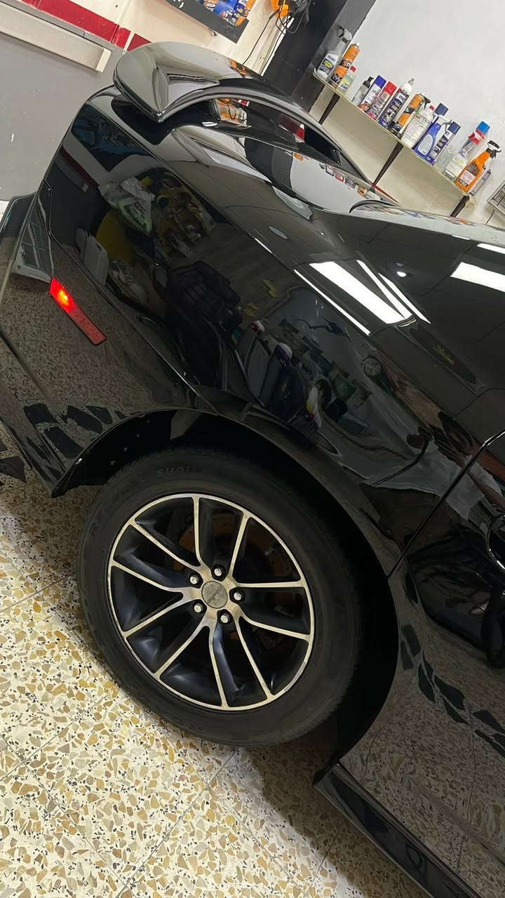 السلام عليكم
جارجر موديل 13 وارد كندي 💸💸
 بدون ايرباگ وموضح بالصور
بالعراق صار بيهة صبغ 3 قطع عكس صفحة السائق نتيجة شخوط بسبب دنگة.
السيارة محدثة SRT بالكامل ( دعاميات وبنيد ولايتات ودوسات ).
السيارة تعتبر فول عدا الفتحة
- نقاط عمياء.
- شاشة كبيرة.
- تدفئة وتبريد گلاصات.
- مرايات تنزل للاسفل عند الرجوع.
- تبريد منفصل.
- تبريد خلفي.
- الكشنات الامامية كهرباء.
- الكشنات تدفئة.
- ذاكرة مقاعد.
- دواسات ( سكليتر وبريك ) كهربائية.
- ستيرن كهرباء.
سعر السيارة 145$ وبيهة مجال بسيط جداً
الجاد يتصل ويتفضل يشوف السيارة
 مكان السياره البصره 0786 125 0386
