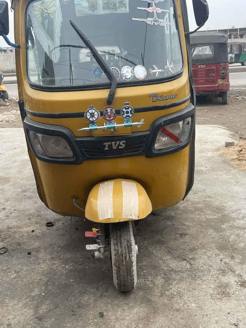 سلام عليكم تكتك للبيع ١٩كامله كبل للشارع ٧وراق اصليه مدينه الصدر مكينه ٢١كبل للشارع سعر ٣وبيه مجال قليل اتصل وتدلل ***********
