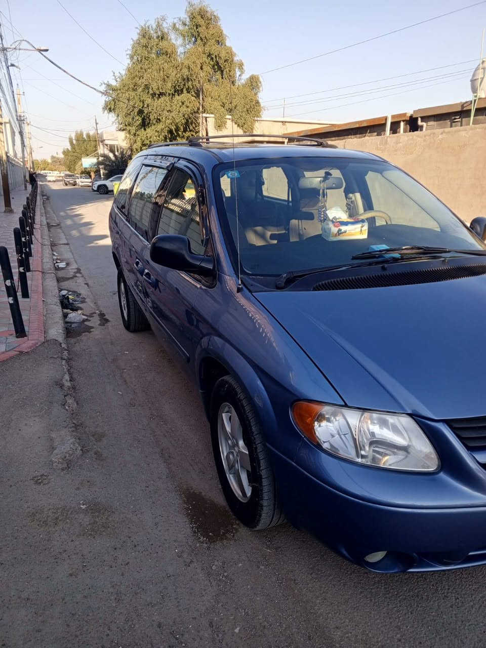 دودج كرفان 2007 محرك 3.8 ثلاث قطع تبريد كشنات بلع سياحي 3 بوب كهرباء شغالات تخم تاير جديد محرك كير مكفولات السيارة بأسمي السعر 75 وبيها مجال العنوان بغداد الشعب (غير متواجد على الفيس ) رقم صاحب السيارة (***********) بغداد, العراق
