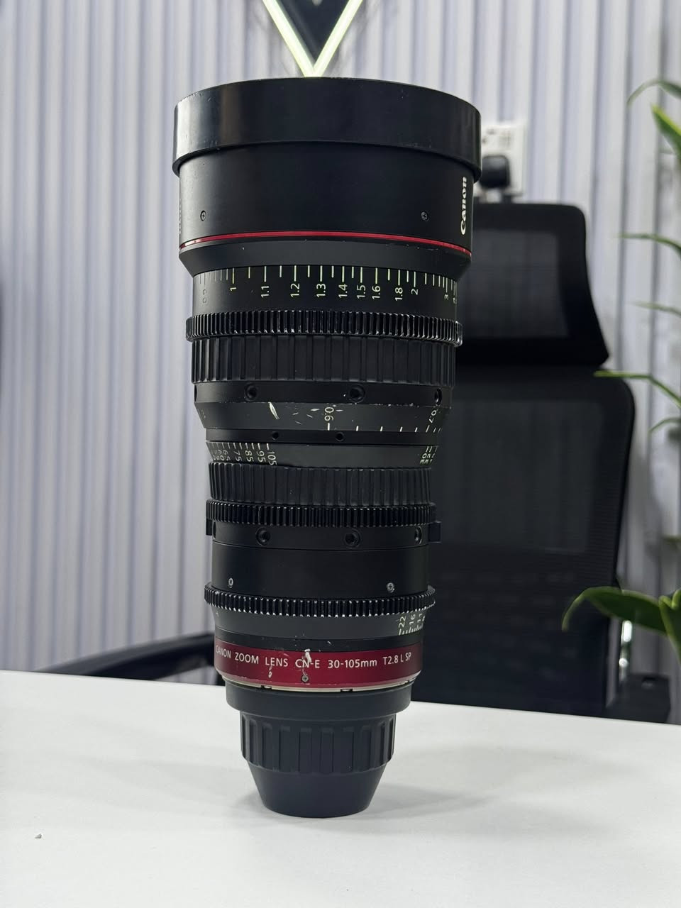 سعر خاص فقط
نرخ نامه بنيره
#daste_dw_مستعمل
——————————-
#canon CN-E 30-105mm T2.8 L SP
Telephoto cinema lens PL mount
—————————————————
Clean 85%
***********-***********
