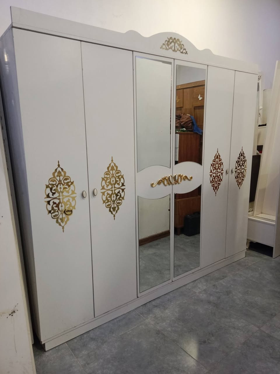 غرفة نوم للبيع مع شد ونقل ودوشك سعر 425 للتواصل ***********
