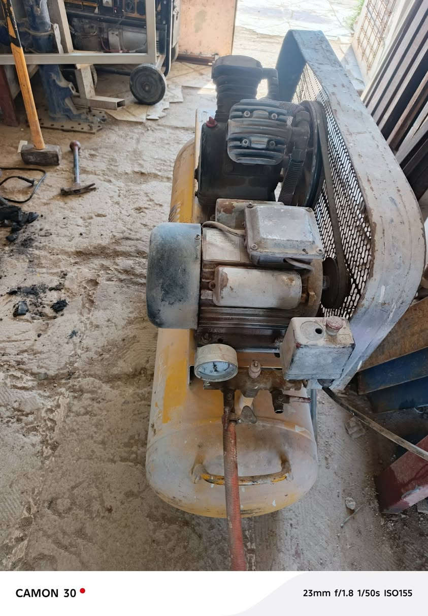 السلام عليكم ماطور هندي (مولد) ١٠ حصان ٣٠امبير مداخل تصليح شرط الشغل سعر ٥٠٠ +كمبريسر ١٠٠ لتر نضيف سعر ٢٥٠ + كتر انجيكو نضيف مستعمل شي قليل سعر ٨٥+ كوسره ثابته سعر ٥٠ + ميز نضيف سعره ٧٥ لتواصل ع ماسنجر أو ع رقم ***********
