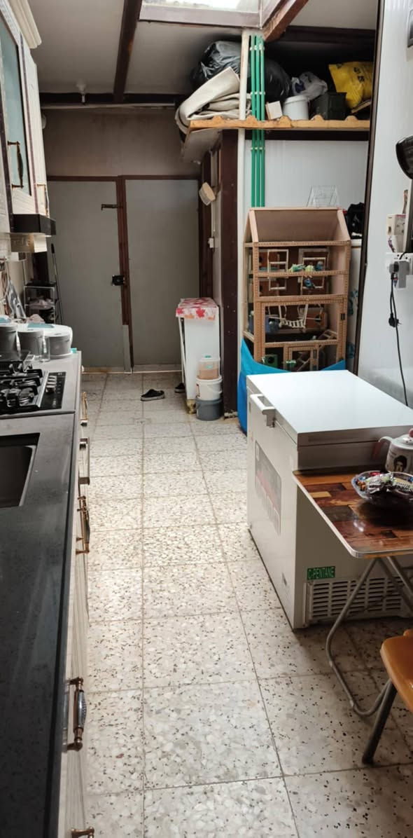 بيت طابو صرف بسمي سند تحويل مباشر في محلة المهديه مساحه 60 متر  مربع البناء سندويج درجه اولى يتكون البيت من غرفتين مع مطبخ معاه ملحق كاونتر مع بيت+ مجمع صحيات السعر ٣٥ مليون وبيه مجال للاستفسار الاتصال على رقم *********** واتس اب
