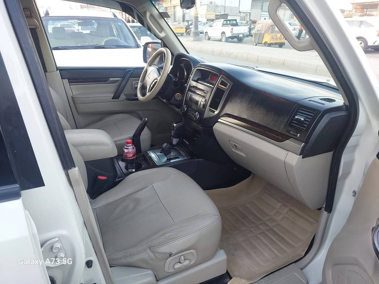 باجيرو ٢٠١٥ خليجي حادث بصيط خشم الجاملق الأيمن كلير البنيد والباب سائق  لون ابيض لؤلؤي سياره جديده بمعنى الكلمة سياره  جديده بمعنى الكلمة مواصفات  عاديه   مكينه ٣٥٠٠ المرغوب ٧ راكب ٣قطع تبريد  حساسات خلفيه نضام مانع الانحدار  لد نهاري  يدات نيكل اصلي اشاير بلمري مري شفط ويل كبير داخل بيجي   سياره مال جني  أي نقص مابيها رقم اربيل دولي  العنوان ميسان سعر ١٦٠  الاستفسار ***********
