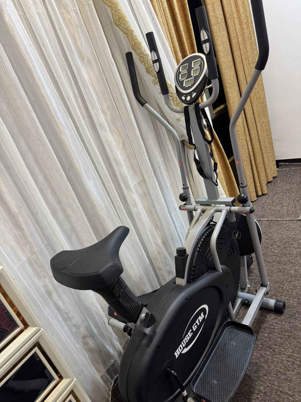 جهاز اوربتراك 4 يده  قرص لف خصر 
جالس واقف 
مكينه زنجيل 
قدرة التحمل 120 كيلو 
شاشه تضهر  ( الوقت ومسافه مقطوعه وسعرات الحرارية 
ونبضات القلب وسرعه


**إذا كنت صاحب هذا الإعلان وتريد حذفه لأي سبب، رجاءا أرسل رسالة إلى الدعم الفني**