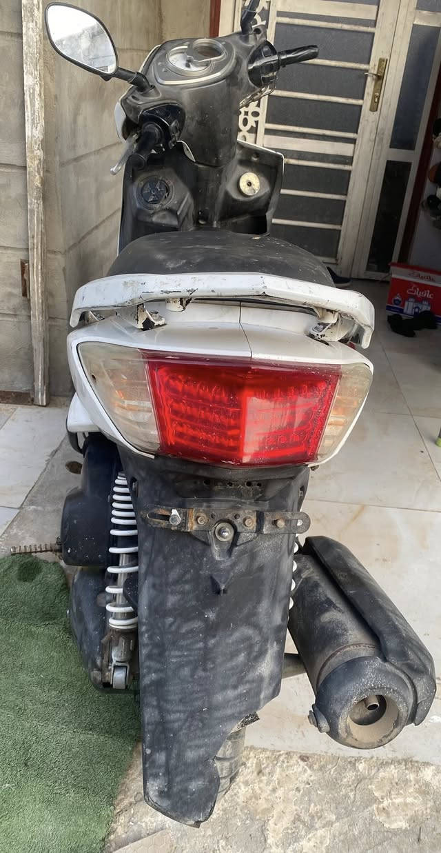 سكنس فحل دبل خط موديل 11
نوزل وضايفلها هندر ( يعني تشتغل بكل وقت ) شوفت عينك كلشي بيها شغال عوزها بس الرولة تحتاج كبس رايدها ب 450 مكفولة من تبخير وتنقيص  

الصور موكلش واضحة اعذروني الشراي يراسلني ادزله فيديو وبخدمتكم 

*********** / مكاني بالحله
