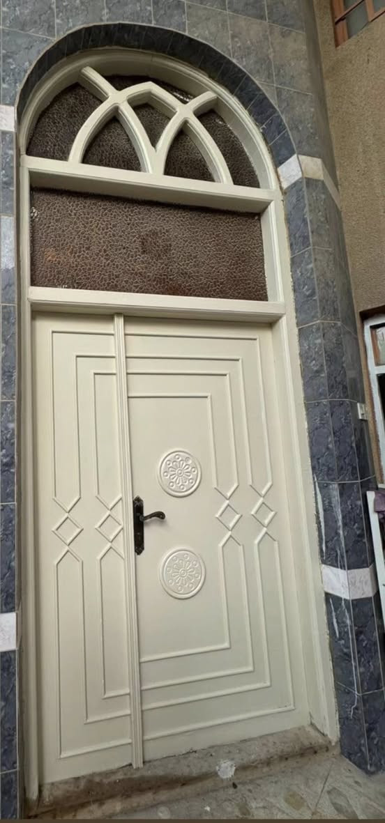 صباغ متفرغ لصبغ والمعالجة جميع الأخشاب 
صبغ درجة أولى (الصبغ مخصص اللاخشاب فقط) وأسعار مناسبه شغل موقعي اذا تحب
رقمي. ***********
