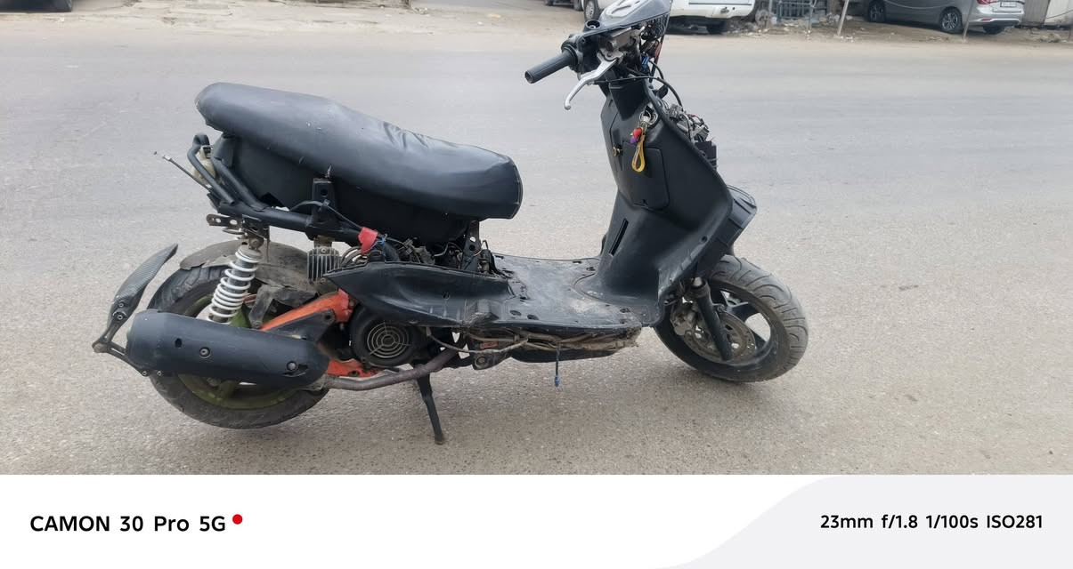 سكنس نثيه ١١٠
مزوده بوشه ٥٨ ونص
كابريتر عكس جبيره اصليه 
كلج خلفي دي واي اصلي 
سلف رياضي فراك وملقط ونواعم 
شلعه كلش قويه مصلخه الدراجه بدون كفر
٢٥٠ الف بغداد شيخ عمر قرب باجة الحاتي 
***********
