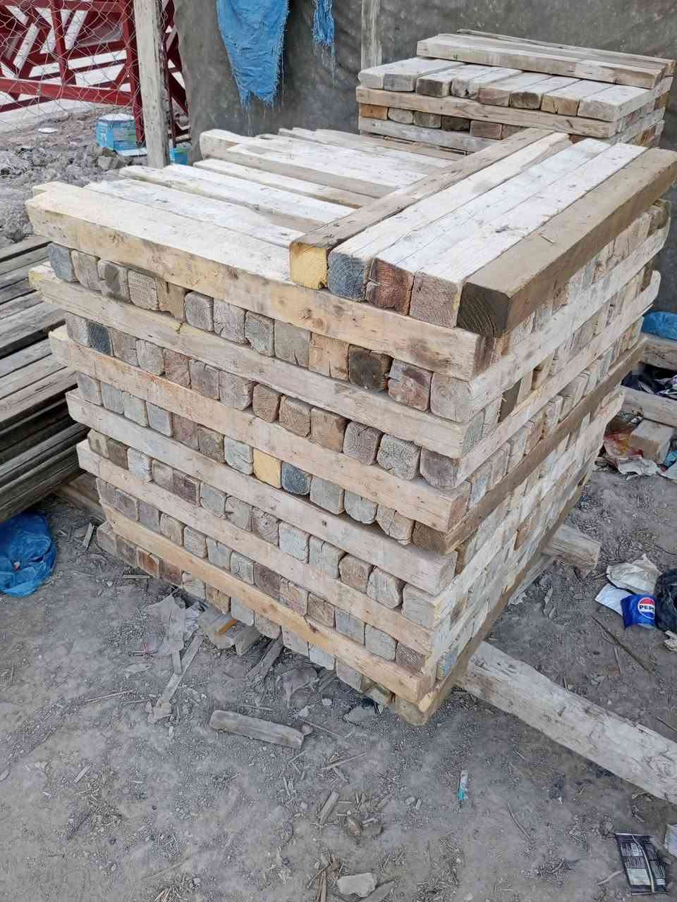 ثلاثة مكعبات للبيع مكعب لوح ابو 4ومكعبين عصايب +جكات حاضن وعجمان المكان بابل الهاتف (***********)
