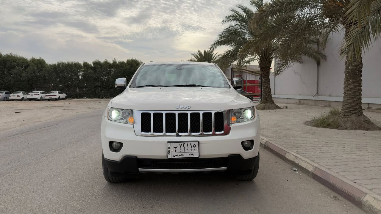 اخوان مكلف بالنشر كل تفاصيل السياره ورقم صاحبه موجود بالمنشور
السلام عليكم

أنظف جيب 2012 اوفر لاند بالعراق شرط 
كلين بدون اي حادث او صبغ وارد امريكي 

Jeep Grand Cherokee Overland 2012
وارد أمريكي – فول مواصفات
ماشية 115,000 ميل قابل للزيادة

المواصفات:
دفع رباعي دائم 4×4
نظام الدفع الرباعي الذكي Quadra-Drive II
نظام اختيار التضاريس Selec-Terrain (Snow / Sand / Mud / Rock / Auto)
رفعة الأوفرلاند الأصلية (ميزة مميزة لهذه الفئة)
نظام تعليق هوائي Quadra-Lift Air Suspension
إمكانية رفع وخفض السيارة أوتوماتيك أو يدوياً
ثلاث مستويات لارتفاع  السيارة 
كير  أوتوماتيك كامل
ويل  أصلية قياس 20 إنج
مقاعد جلد فاخر Nappa
المقاعد الأمامية تبريد وتدفئة 
تدفئة للمقاعد الخلفية
تحكم كهربائي كامل بالمقاعد مع ذاكرة
ستيرن  جلد وخشب مع تدفئة كهربائية 
فتحة سقف بانوراما CommandView
شاشة ملاحة Uconnect مع GPS
بلوتوث وأوامر صوتية
نظام صوت خمس سماعات  مع سبووفر
كاميرا خلفية
حساسات خلفية
تشغيل بصمة Keyless Enter-N-Go
تشغيل عن بعد
باب الجنطة كهربائي
مرايا كهربائية مع تدفئة 
مكيف أوتوماتيك مزدوج
الايتات الامامية LED نهاري  مشتغلهن 650 الف ضمان 3 سنوات  اقوة عدسات . 
سيارة عليها صيانه كاملة وشرط الفحص 
كاملة من كلشي  سيارة مال جناي احتاجيت واريد ابيعها .

💰 السعر 190  ورقة وبيها مجال بسيط
رقم الهاتف ***********
