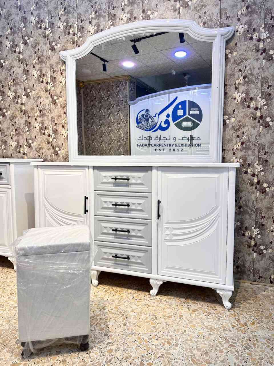 تسلسل رقم(25)
#نجارة_عراقية_100% 
– وجبة الدرجة الممتازة
وبألوان بوية راقية 
ومميزة

#نجارة_عراقية_100% – وجبة الدرجة الممتازة
وبألوان بوية راقية ومميزة

السعر: 2,450,000 دينار فقط
والتوصيل والشد مجاني لكل محافظات العراق

المواصفات:
 • 10 قطع كاملة
 • الكنتور:
 • ارتفاع 255 سم
 • عرض 330 سم
 • الملحق ارتفاع 255 سم – عرض 110 سم
 • الطول الكلي (الكنتور + الملحق): 4 متر و40 سم
 • صاج داخلي طبيعي 4 ملم
 • وجه MDF سماكة 10 ملم
 • قاعدة أرضية بلوك صاج
 • ظهر جرجوبة خشب مشدود براغي
 • أبواب نرمادة شريطية
 • مجارير سكك حفر سلايد
 تقطيع داخلي ميز صالون +جزامه
 • السرير:
 • 6 أرجل من بلوك 
 • شالزون (خزان داخلي)
 • طابورية إضافية

لون الدوشمة حسب طلبكم!

للحجز والاستفسار:
راسلونا على الخاص
أو تواصل معنا على واتساب 
***********@أبرز المعجبين
