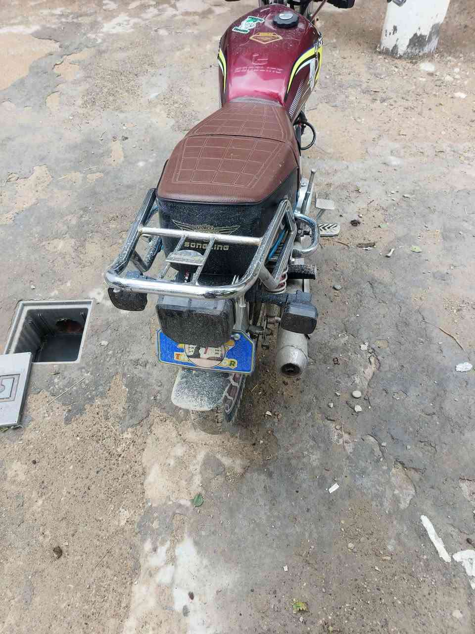 سلام عليكم
سيفان للبيع موديل 25 اوراق كامله دراجه شوفت عينك جديده ومكفوله بيها طعجه صغيره بتانكي دراجه وصخه ما مغسوله باتري جديد سلف هندر كهربائيات كلها شغاله 
العنوان ديالى الخالص رقم *********** راسلني خاص وتدلل
