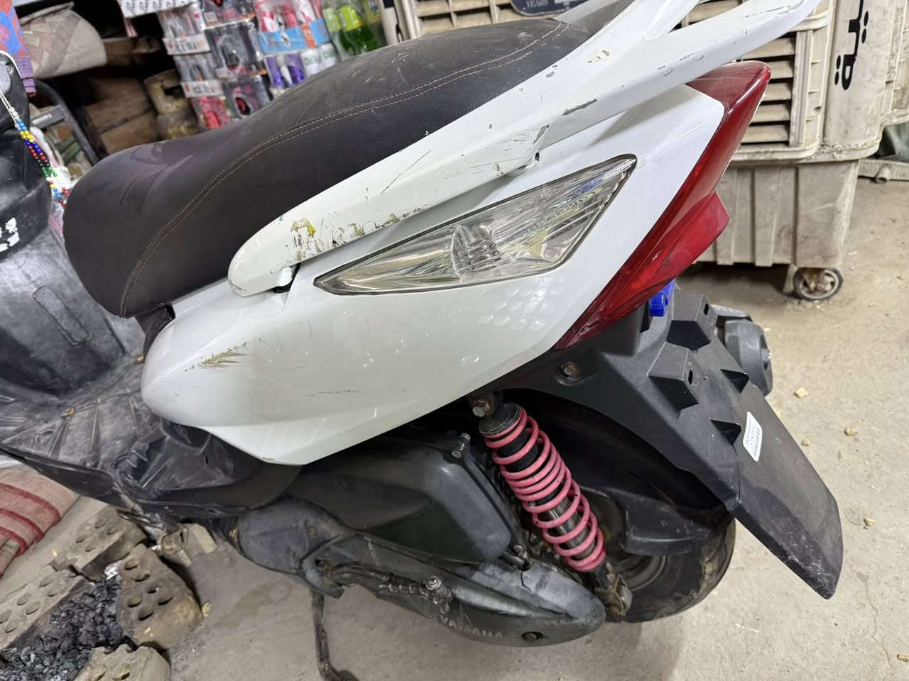 سلام عليكم دراجه ماكس ثعلب الدراجه جديده كلش وحلوه بس ما غاسله عايفه بل مخزن شغاله سلف هندر كهربايات عوزه بريك وره فقط الدراجه جديده اوراق بيه المكان بغداد المعامل حينصر *********** ما متواجد خاص
