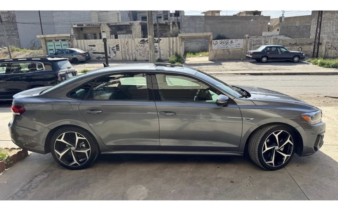 باسات 21 
ارلاين فول 1/1 
ماشيه 50 
بجم كبس 
ضررها بين الباب والجاملغ الخلفي 
ايربك برده فقط 
سياره جديده وجاهزه 
مكانه موصل 
للاستفسار
***********
