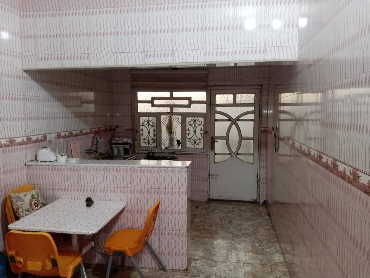 بيت للبيع المساحة 7.5×20=150م طابق واحد بناء 2017 كونكريت خلف مؤسسة الشهداء حي اور الثانية امام ساحة خضراء يحتون على مطبخين حار وبارد وغرفة واستقبال وصالة وتواليت عدد 2 مستقلات وحمام مستقل واحد
الشراي يجي ويشوف البيت والمنطقة والجيران ونتفاهم على السعر  *********** سيد علي
