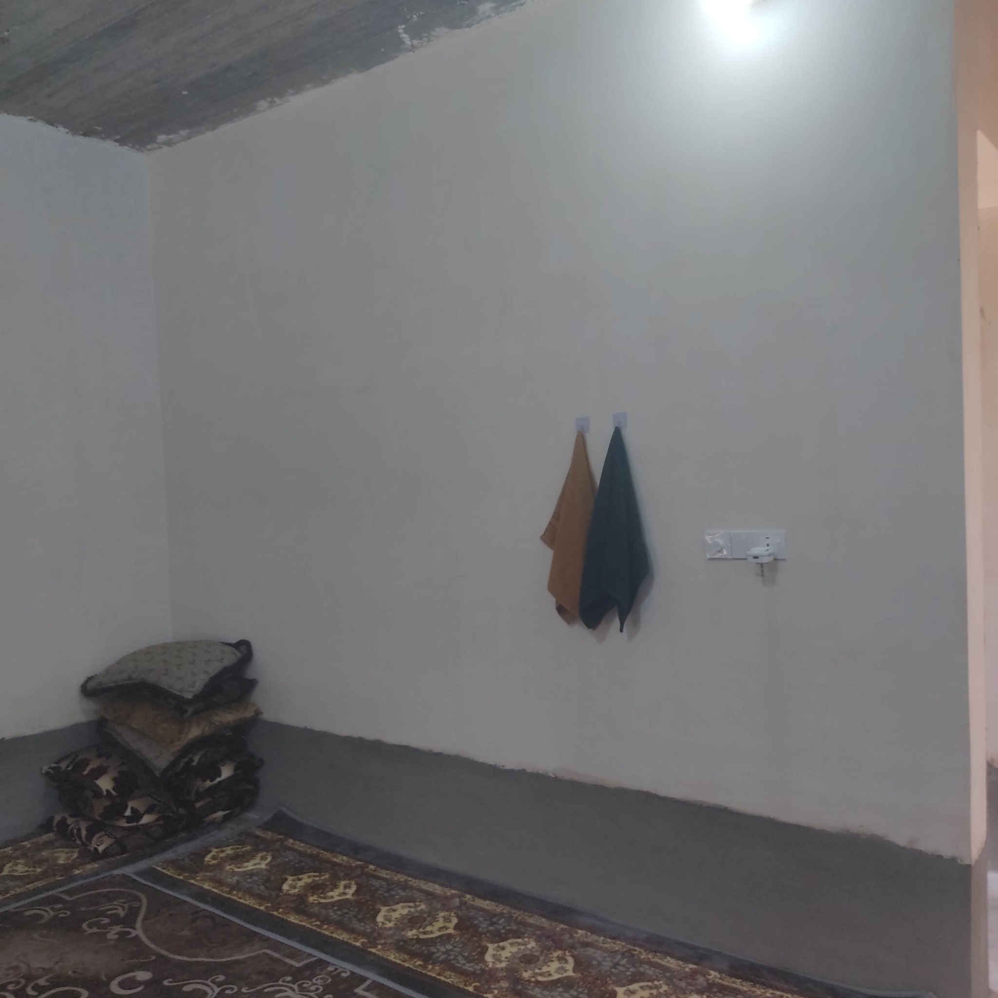 السلام عليكم بيت  للبيع  الحولي بالقرب من بيت طارق العدنان القيسي البيت جديد قبل شهر كمل مساحه البيت 120 متر تقريبأ متكون من غرفه نوم ربعه هول مطبخ حمام درج خارجي مساحه الارض 500 متر بيت كامل مكمل شغل درجه أولى لبخ جص مساطر لبخ خارجي جوه الدرج مبني مسوي مخزن زائد مخزن خارجي أو حوش يرهم حلال دجاج 🐔 (بي طاقه+ خزان ماء 3000 لتر + كيزر مو من ضمن البيع وذا ردتهن نتفق على سعرهن ) السعر المطلوب 38 مليون نقدآ نقدآ نقدآ اعتذر من المراوس لابيت ولا قطعه ارض ومن الله التوفيق ***********
