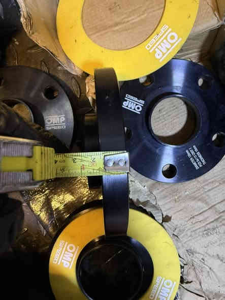 سبيسرات امامي خلفي هيه والبراغي مالتها 
اصلي مو عاديه 
***********
