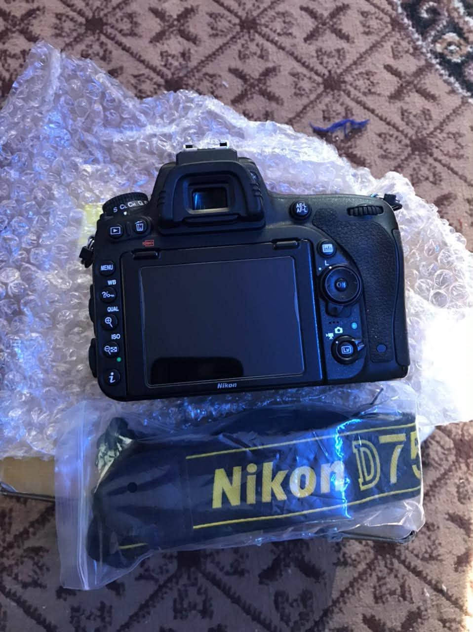 نيكون D750 النضافة كدامكم ملحقاتهه كلهه موحوده كارتونه حزام قبقات شاحنه بطاريتين  الشتر 136 الف 
***********
مكاني بغداد الامين الثانية
