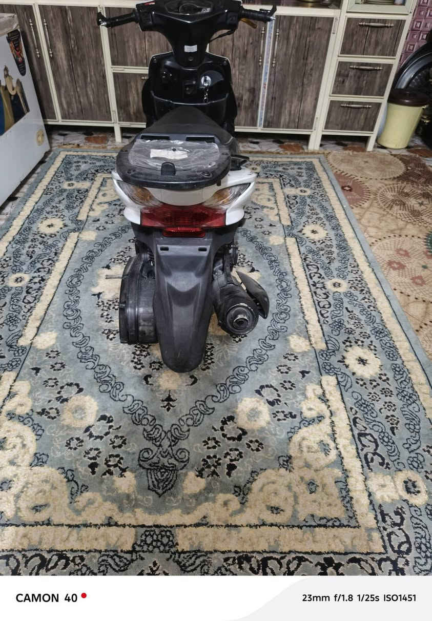 سلام عليكم دراجه للبيع أدرس ياباني مفتوحة مره وحده كهربائيات شغاله قفل جنطه دراجه خير من الله ***********
