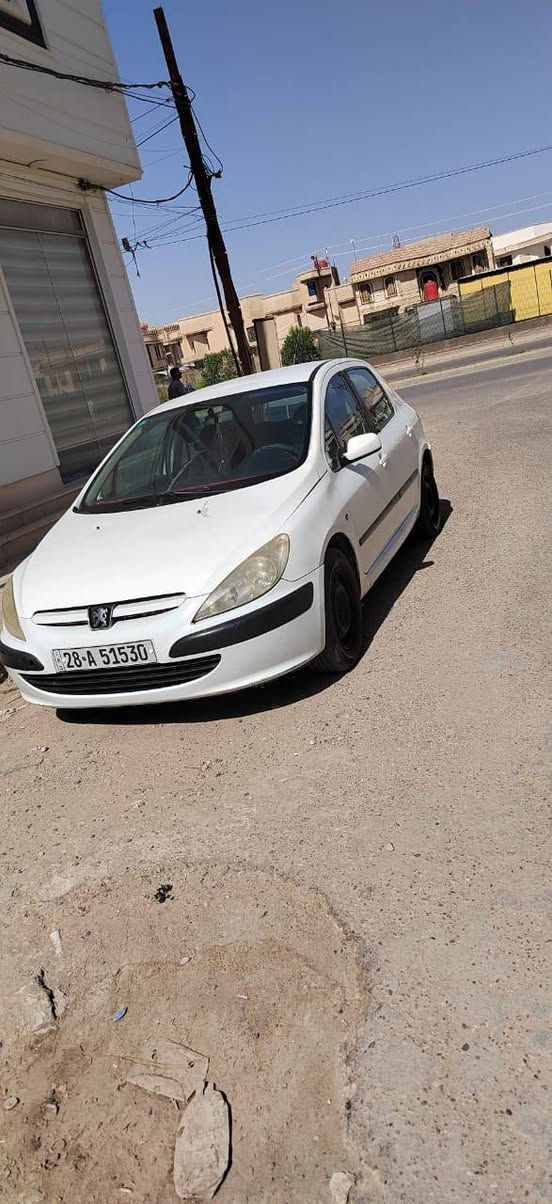 بيجو 🇫🇷فرنسي رقم نجف نكليزي  موديل ٢٠٠٥نوع ٣٠٧ مكينه وكير جدد وحداديه  صبغ عام لجماليه  مكفوله من الضربه القويه مراوس بسمند او بيجو ايراني  مكان السماوه ***********
