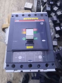 ورحمه الله وبركاته يوجد لدينا جميع الكونتكترات قواطع   اصلي جدا نضيف A...