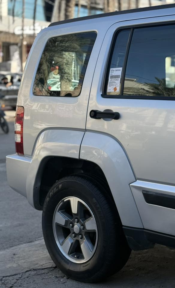 سلام عليكم
جيب لبرتي موديل ٢٠٠٨ محرك ٣٧٠٠ رقم سليمانية الجديد باسمي
رقم وهزه و سنوية كله جديد تريد وكالة او تحويل اني حاضر
السيارة نظيفة خارج وداخل
و جاهزة من كلشي 
كير محرك كهربائيات تبريد تدفئة صدر كله مكفول
تخم تاير جديد
بيها صبغ بنيد فقط بدون دواخل / ايرباكات كلها سليمه
مكان السيارة بغداد
السعر 92 ورقه
اتصال ***********
