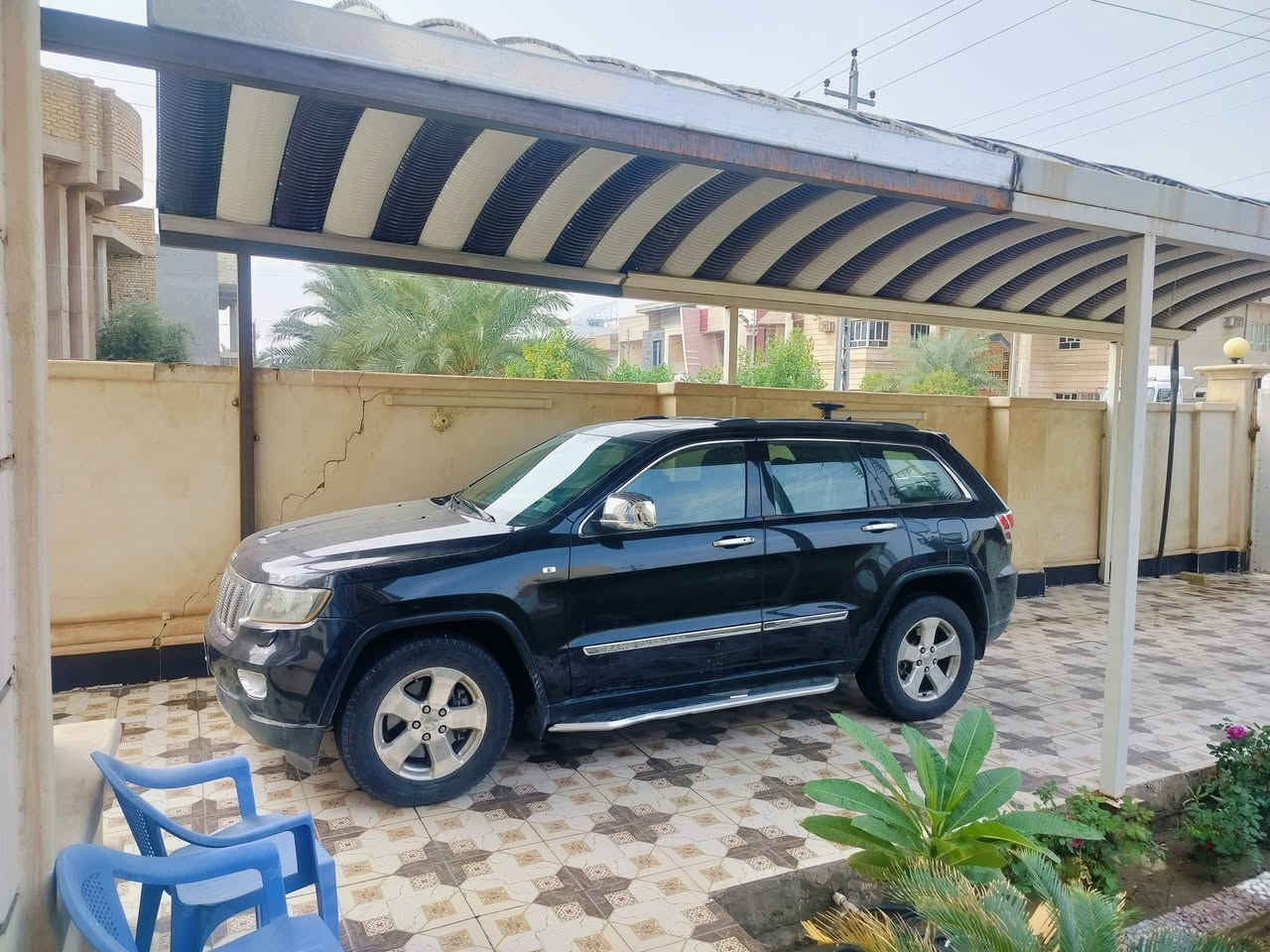 السلام عليكم 
جيب خليجي موديل 2012 فول مواصفات لون اسود ملكي تشغيل عن بعد فور ويل كشنات جلد كاعيات جلد سيارة كلش حلوه قطرة صبغ مابيه رقم بغداد باسمي مكان السيارة فلوجه رقم اصاخب السيارة  *********** بيع او مراوس باحدث وآنطي فرق
