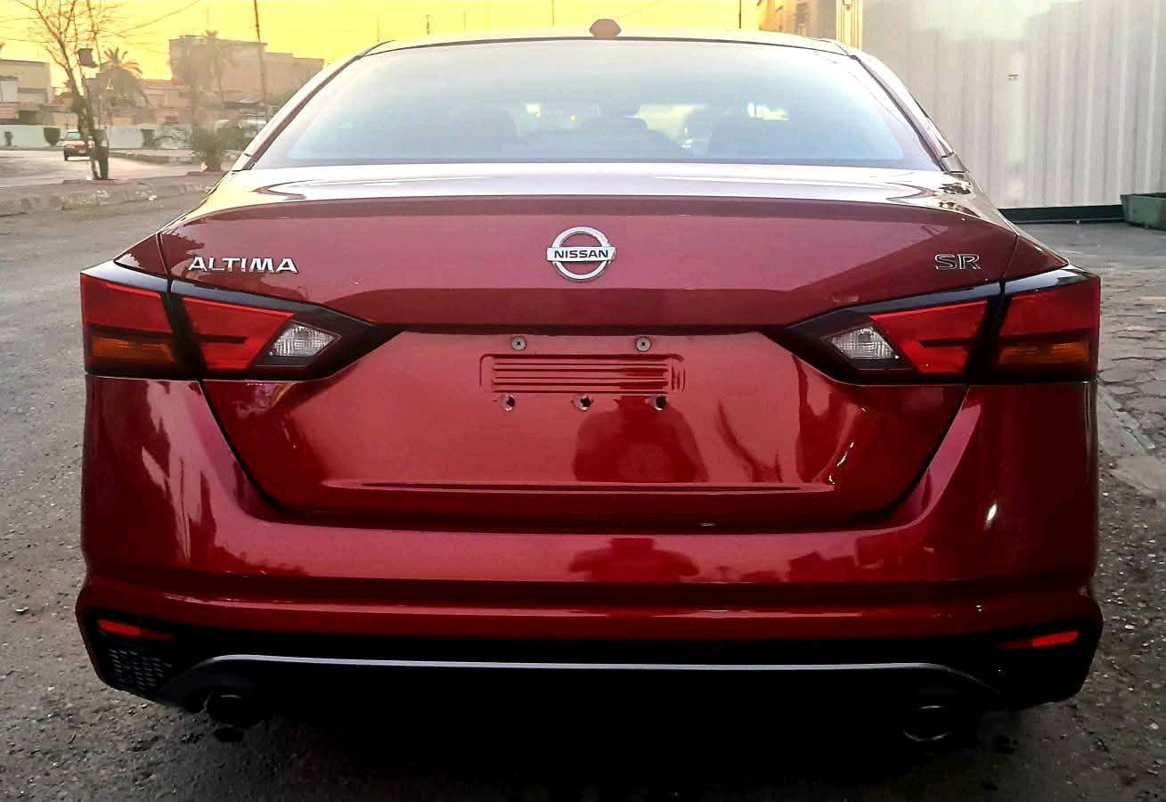 السلام عليكم 
التيما 2021 احمر 
 ضررها :
جاملغات امامية وبند والغد الايسر كامل فتح 
من البنط 
محرك 4سلندر 2500سي سي 
المواصفات :
 بصمه 
تشغيل عن بعد  
 نظام صرف الوقود الاقتصادي
 مانع انزلاق و ABS 
تحدید مسار 
رادار امامي وخلفي وجوانب 
نقطة عمياء
 توقف ذاتي 
شاشة كبيرة
 كاميره
السيارة احلى من الصور بالواقع 
  ويل كب 19
 *ماشيه 104000km مرقمه بغداد سعرها 140000 وبيها مجال تحويل مباشر السياره باسمي 
