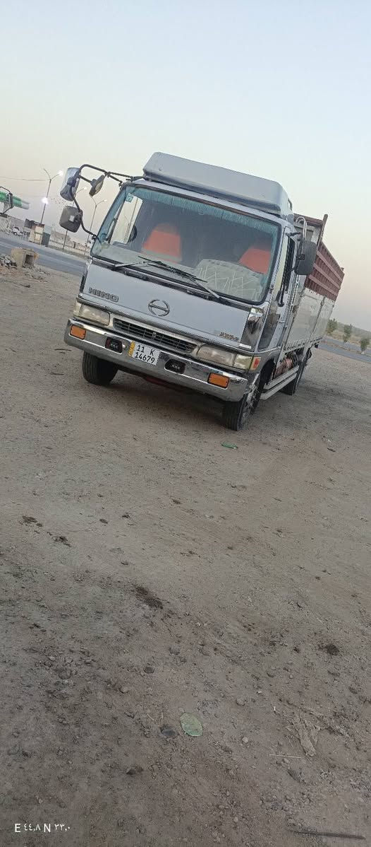سلام عليكم هينو طيرة لبيع محرك سبعين عادي طول ستة وربع بلادي رقم بغداد مكان سيارة صويرة ‏‪***********‬‏
